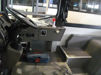 室内床貼替え（運転席）